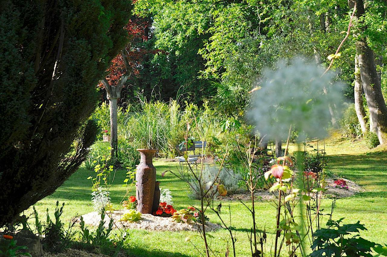 Au Jardin De Lisa Bed & Breakfast Cherreau Bagian luar foto