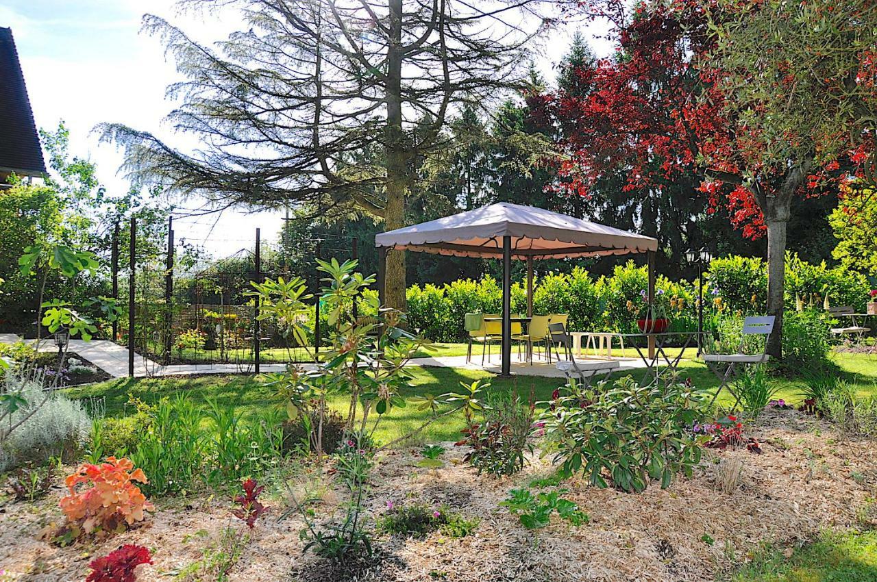 Au Jardin De Lisa Bed & Breakfast Cherreau Bagian luar foto